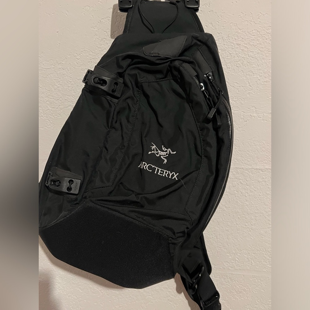Arc'teryx Quiver Crossbody Sling Bag - Picture 2 of 3